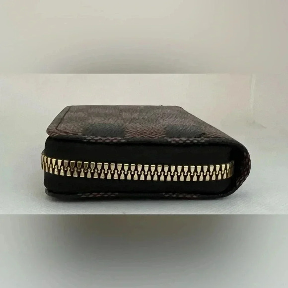 Card wallet | classic zippy look, brown & black check. . - Picture 9 of 11